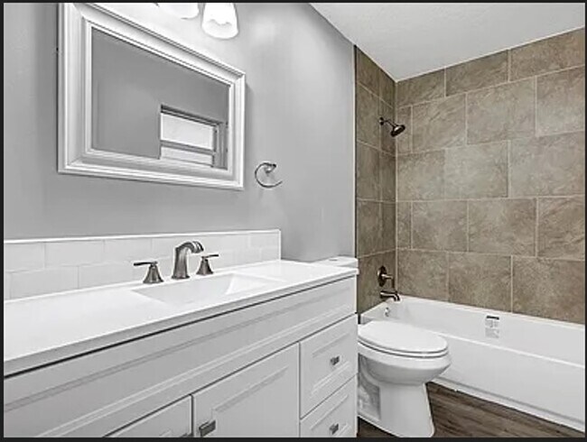 Photo - 912 Enterprise Ave