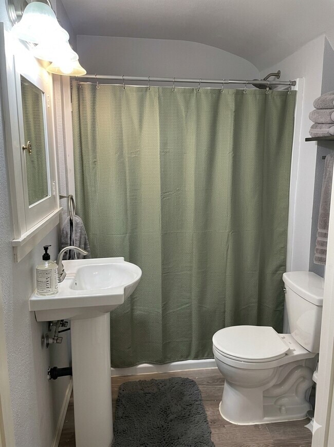 Photo - 5948 California Ave SW Unit B