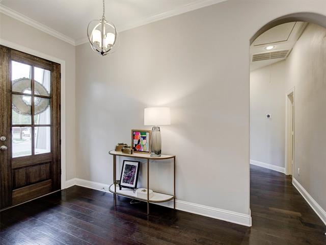 Photo - 2700 Gladstone Dr