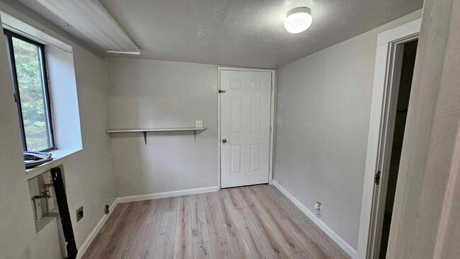 Photo - 1047 Wharf St