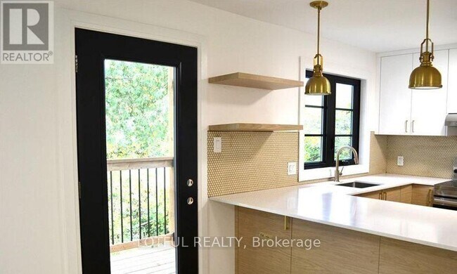 Photo - 503 Athlone Ave