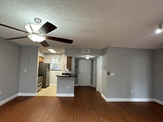 Photo - 2810 N Oakland Forest Dr Unit 204