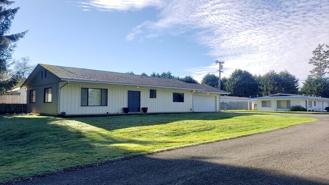 Single Level Home in McKinelyville- Dog Fr... - Single Level Home in McKinelyville- Dog Fr...
