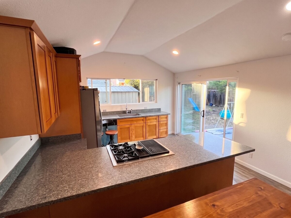 Photo - San Lorenzo Home w/ Hardwood, Central Heating & Modern Updates