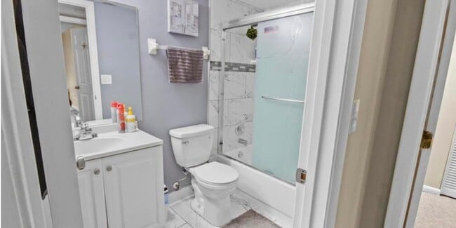 Photo - 7507 Greenlake Way