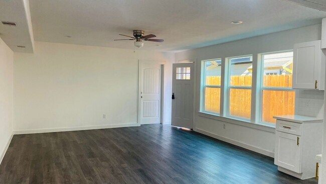 Photo - ? Live in Style: 3-Bed, 2.5-Bath Houston H...