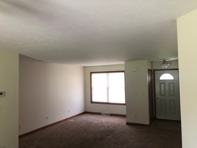 Photo - 2908 Eastern Rd