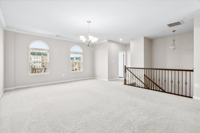 Photo - 6026 Forum Sq