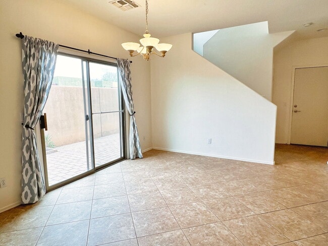 Photo - 113 E Palomino Dr