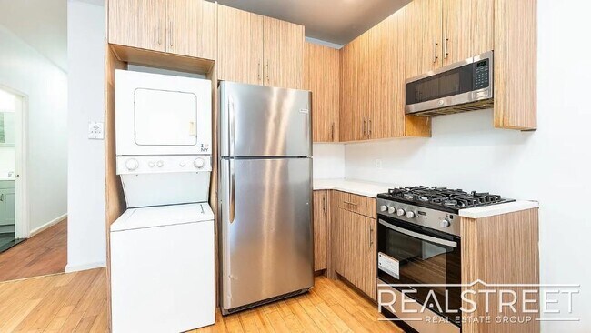 Photo - 4 Bed 2 bath off the border of Clinton Hill and Bedstuy. Unit 1