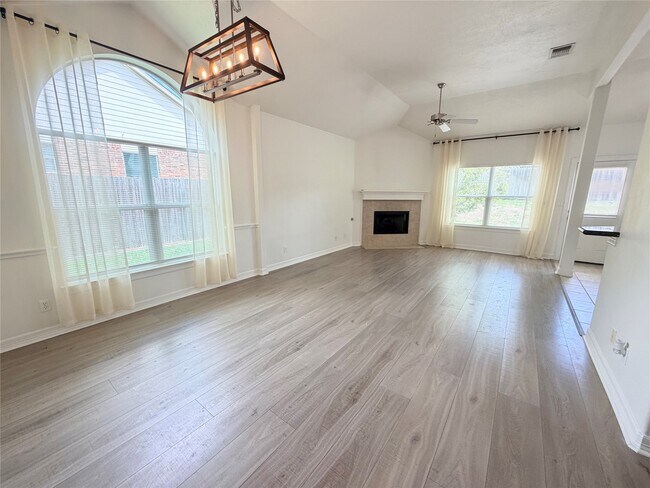 Photo - 1112 Walnut Bend