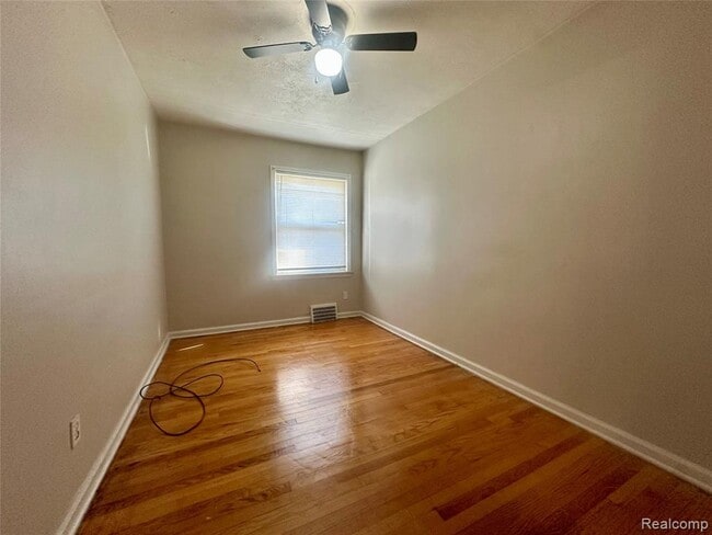 Photo - 15059 Evergreen Rd