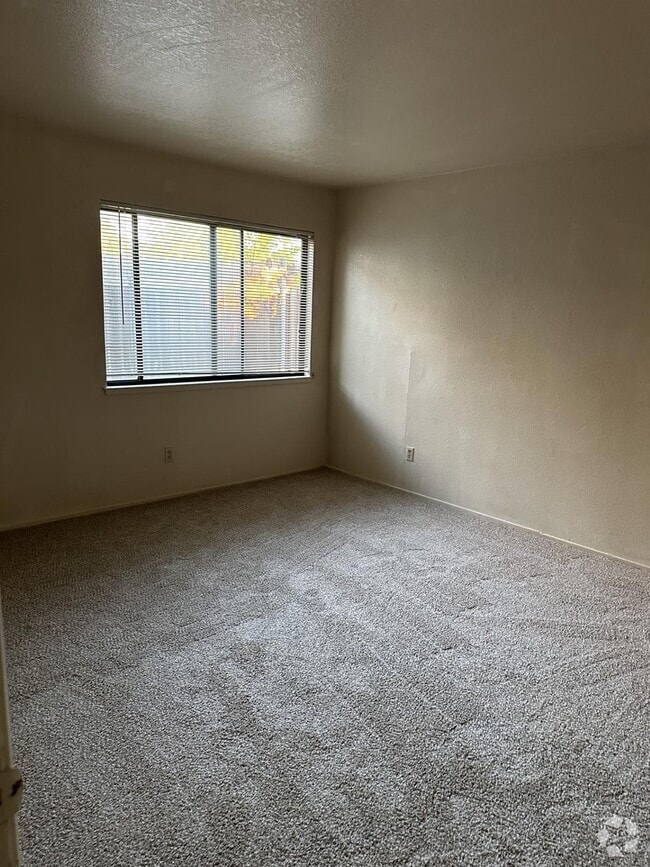 Building Photo - 3040 Bell St Rental