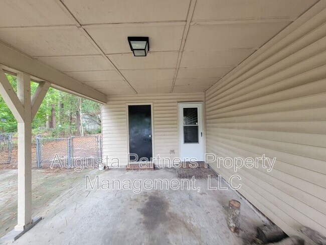 Photo - 3528 Woodlake Rd