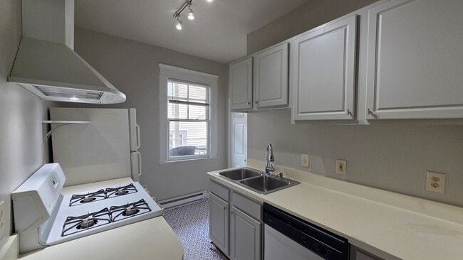 Photo - 883 Monroe Dr NE Unit 6