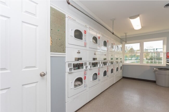 Photo - Winthrop Terrace - Bowling Green