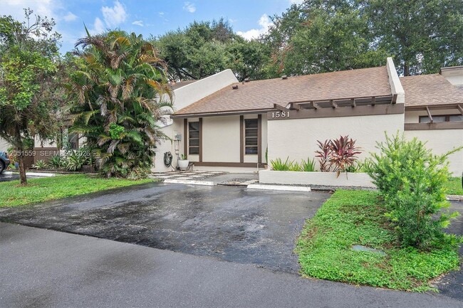 Photo - 1581 NW 98th Way