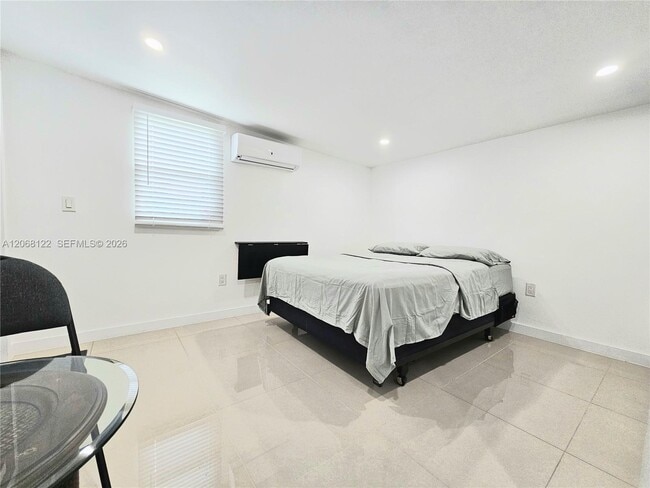 Photo - 3880 NW 2nd St Unidad 0