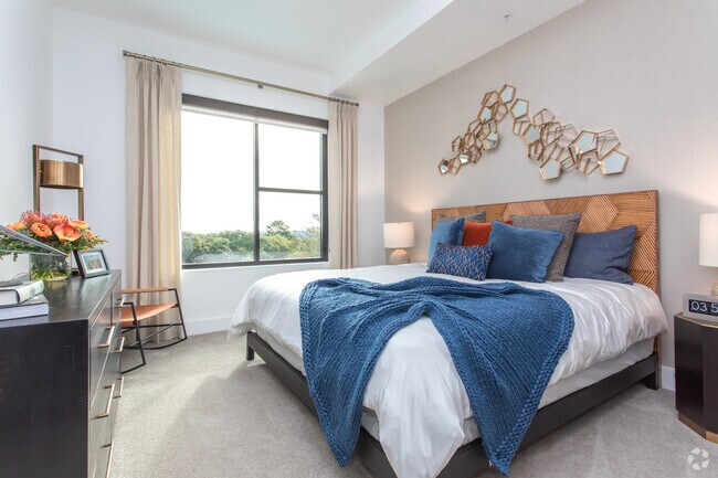 2BR, 2BA - 1166SF