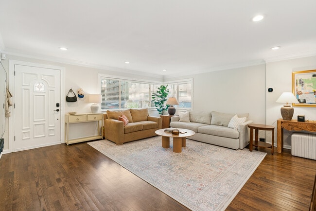 428 W Wellington Ave