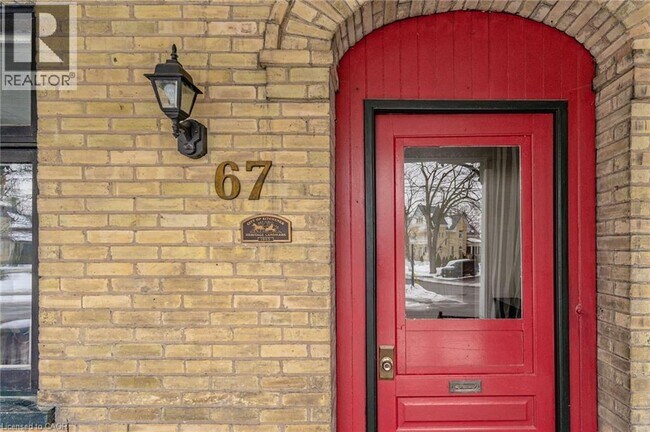 Photo - 67 Ahrens St W