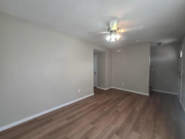 Photo - 936 W 8th St Unidad 1