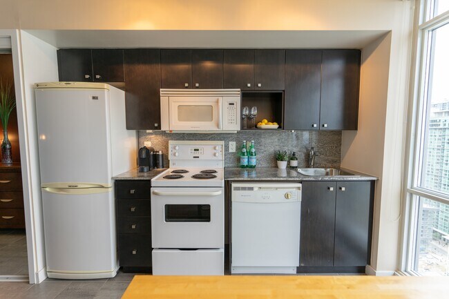 Photo - 11-3611 Brunel Ct