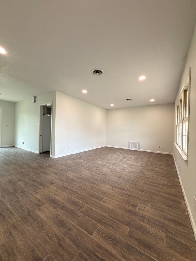 Photo - Beautiful Move in ready House!