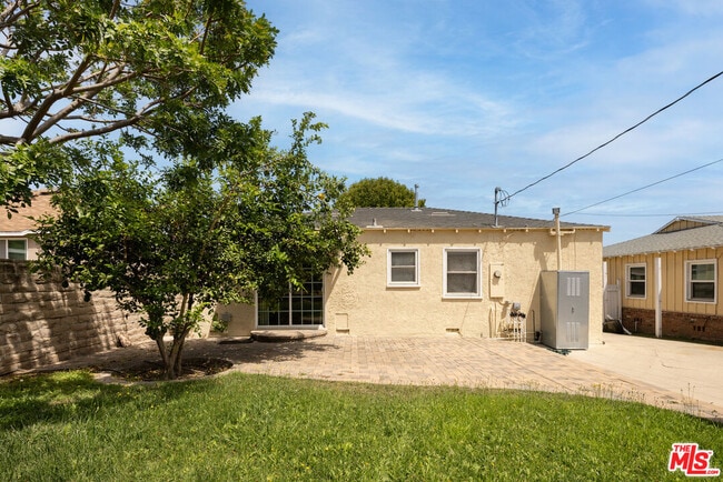 Photo - 8333 Airlane Ave