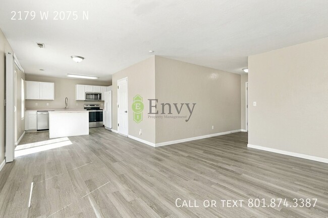 2179 W 2075 N