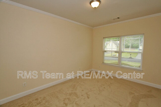 Photo - 728 Castle Top Ct SE