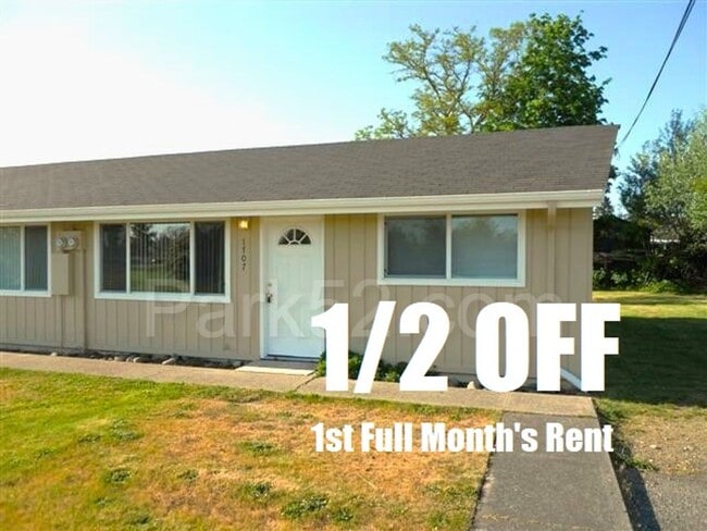 Building Photo - 1/2 Off the 1st Full Month's Rent! Tacoma Area 2 Bedroom 1 Bathroom Duplex Unit 1707