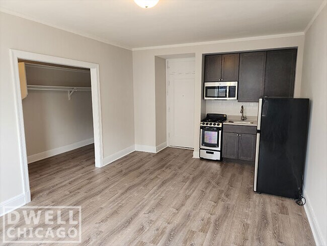 Photo - 3333 W Diversey Ave Apartamentos