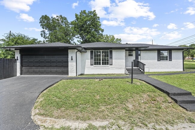 Photo - 3423 W Clarendon Dr