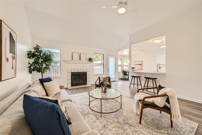 Photo - 905 Jasmine Trail