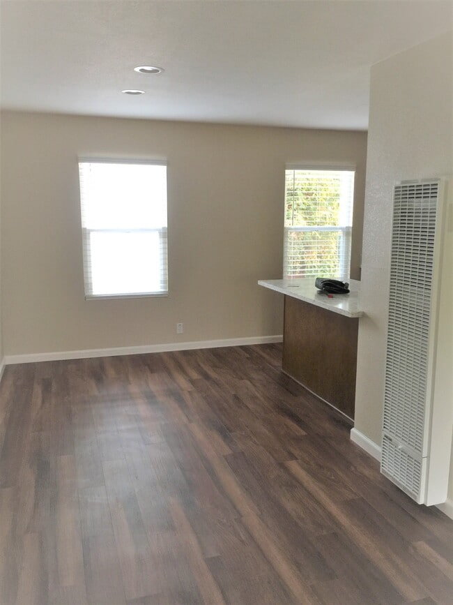 Dining room/bar - 1001 Murrieta Blvd Unidad 98