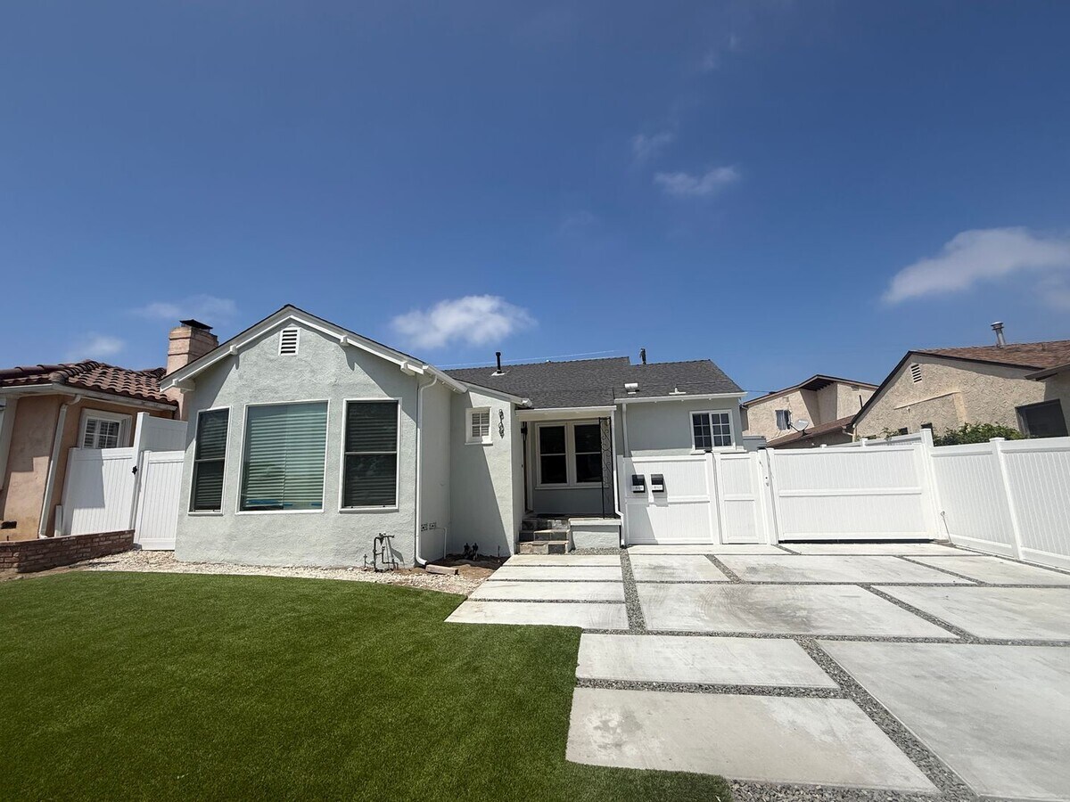 BEAUTIFUL 2 BEDROOM 1 BATH DUPLEX - BEAUTIFUL 2 BEDROOM 1 BATH DUPLEX