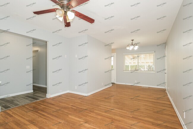 Photo - 1579 Matlock Dr