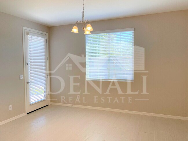Photo - 905 S Canal Dr
