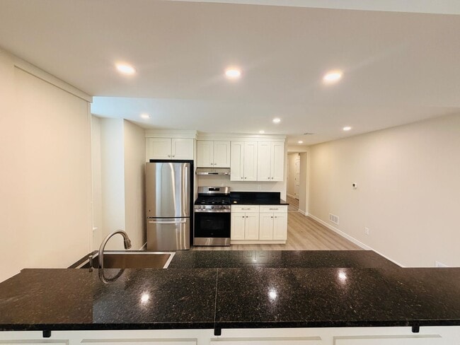 Photo - 4017 Butler St Unit 2nd Floor