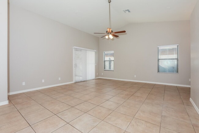 Photo - 1977 W Vineyard Plains Dr