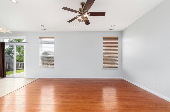 Photo - 4570 Matthew St