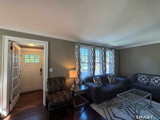 15 Overland Ave