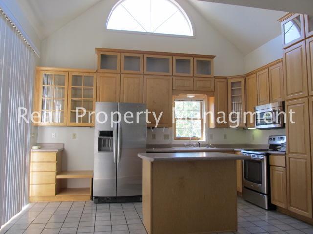 Photo - Charming 2 br home plus Loft in Smithfield! Available in July! Pet Friendly!