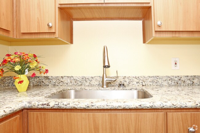 Actualización de 1 habitación, 1 baño, 537 pies cuadrados en la planta superior - Timberlane Apartments