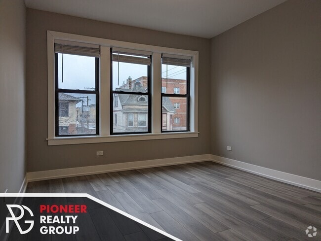 Building Photo - 3935 N Janssen Ave Rental