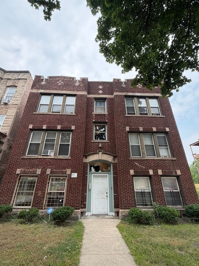 Building Photo - 5148 S Indiana Ave Unit G