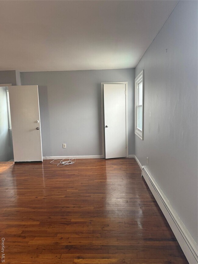 Photo - 147-29 227th St