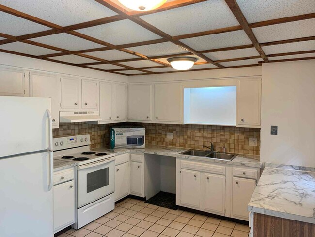 Photo - 1303 Fallingbrook Dr SE