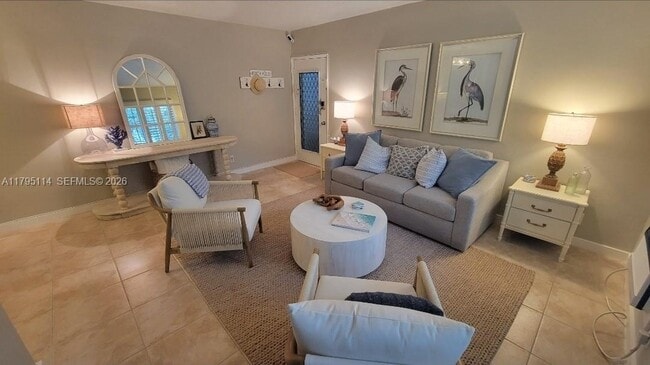 Building Photo - 624 Orton Ave Unit 19